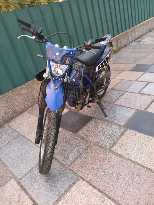 WR125R em ótimo estado