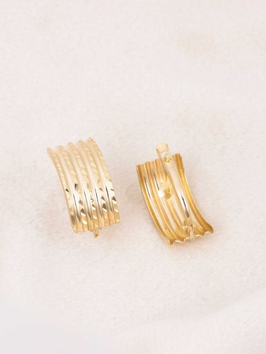 Złote kolczyki 585 diamentowane blaszki zapięcie angielskie