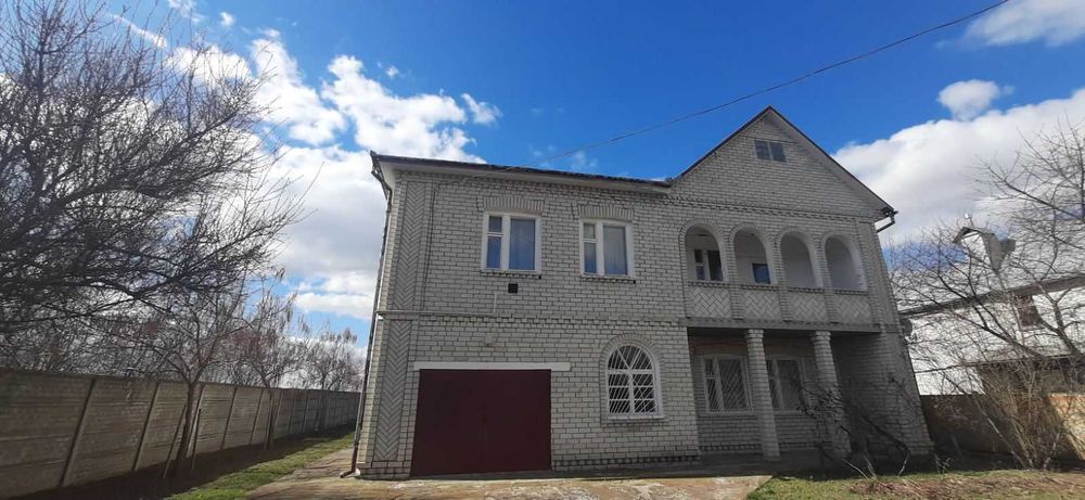 Продається житловий будинок з землею 25соток!