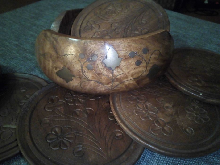 Suportes para copos Madeira esculpida com caixa c embutidos ( novo!)