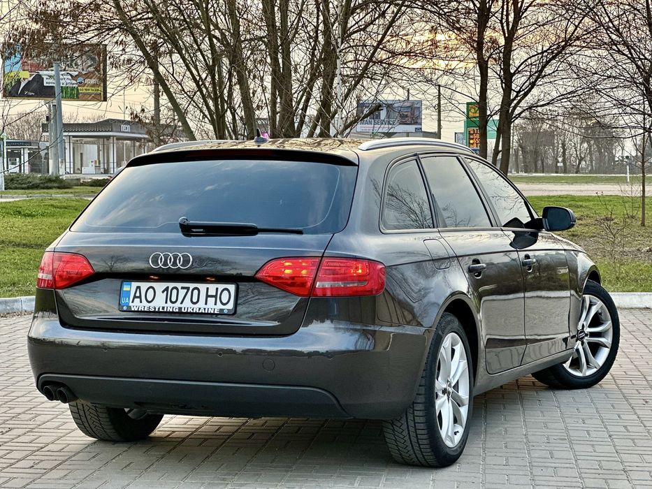 AUDI A4 b8 2.0 дизель  2011 р.