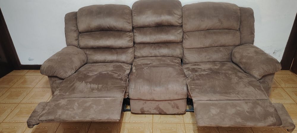 Vendo 2 sofás com relax, em muito bom Estado.