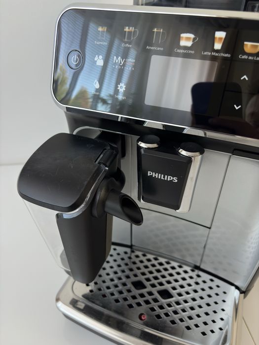 ekspres automatyczny Philips EP5446/70 LatteGo