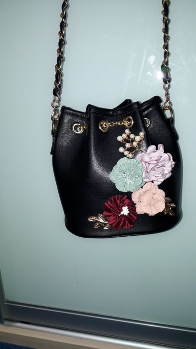 Сумка через плечо.