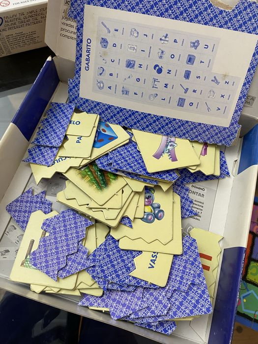 Brinquedo Letras e palavras