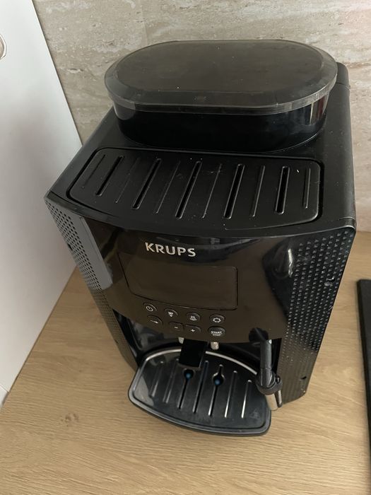 Ekspres ciśnieniowy do kawy Krups Essential EA816B70