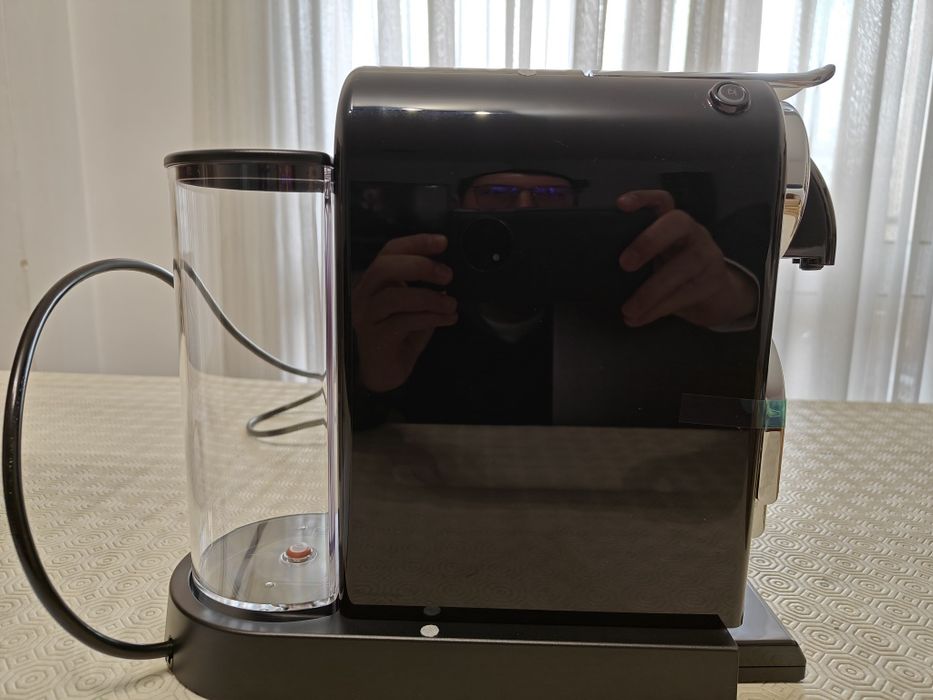 Máquina Nespresso Citiz preta