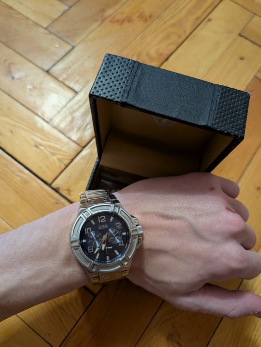 Продам часы Guess W021 w0218g2