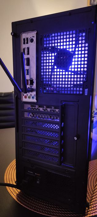 Komputer stacjonarny gamingowy NOWA obudowa/ do nauki i pracy RTX3060