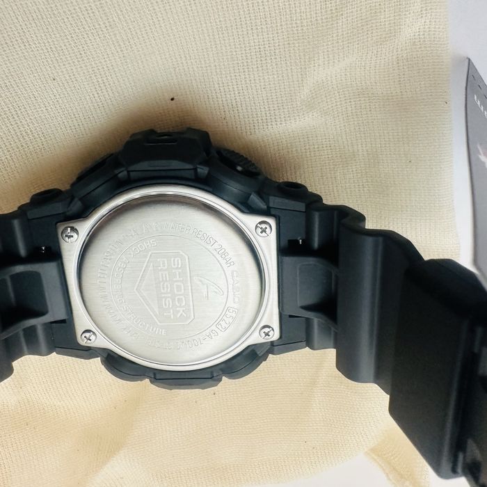 Продам оригінальний Casio G-Shock GA-700UC-8ACR
