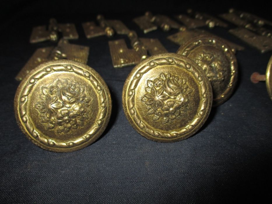 Conjunto de ferragens latão bronze serralharia marcenaria época