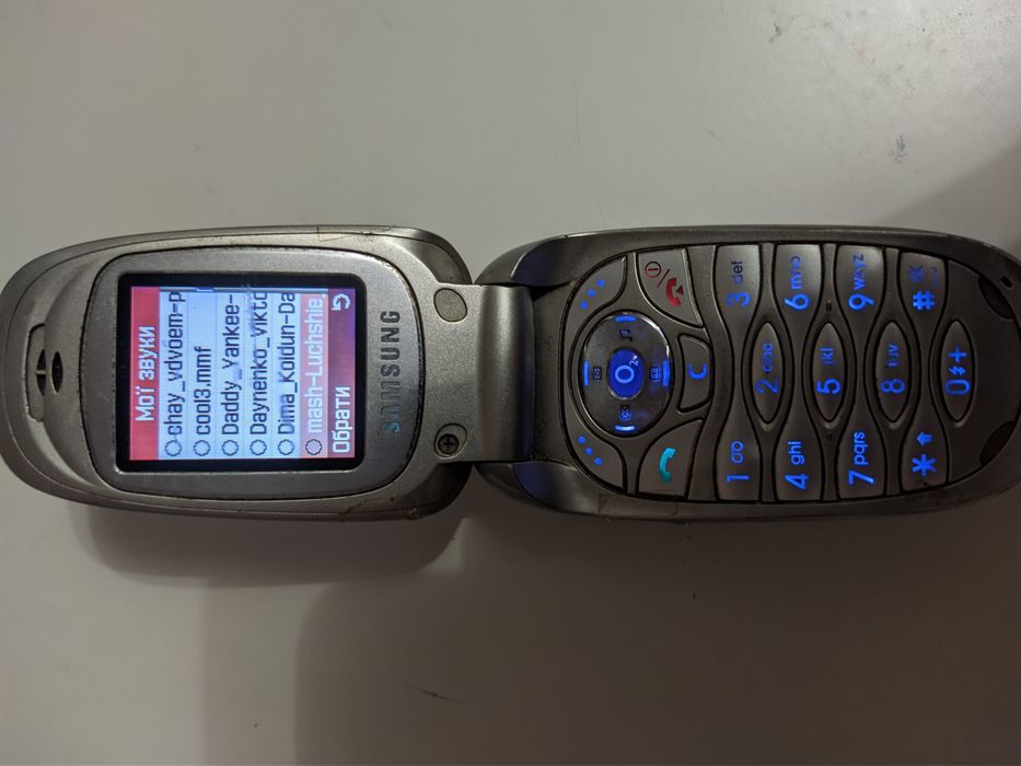 Продам коллекцію кнопочних телефонів