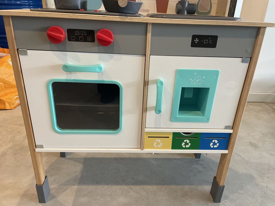 Cozinha de madeira de brincar