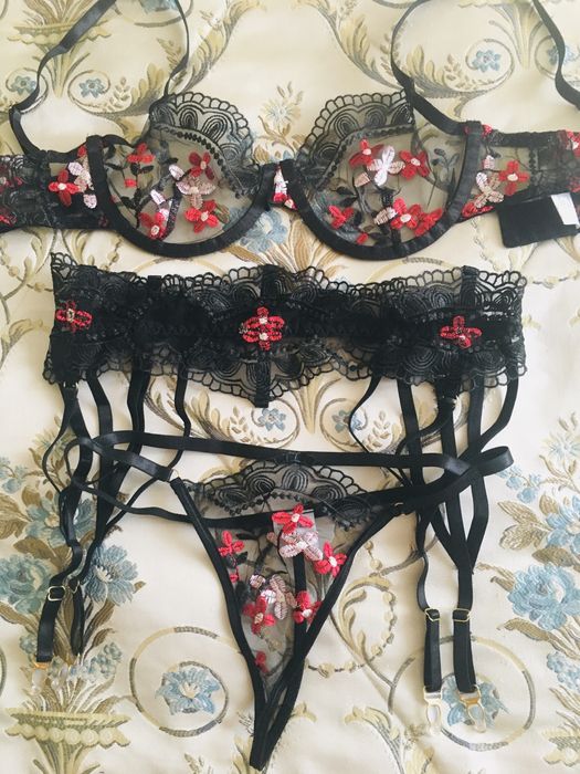 Жіноча білизна +пояс для панчох (чулків)