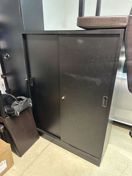 Movel/Estante metalica com porta deslizante