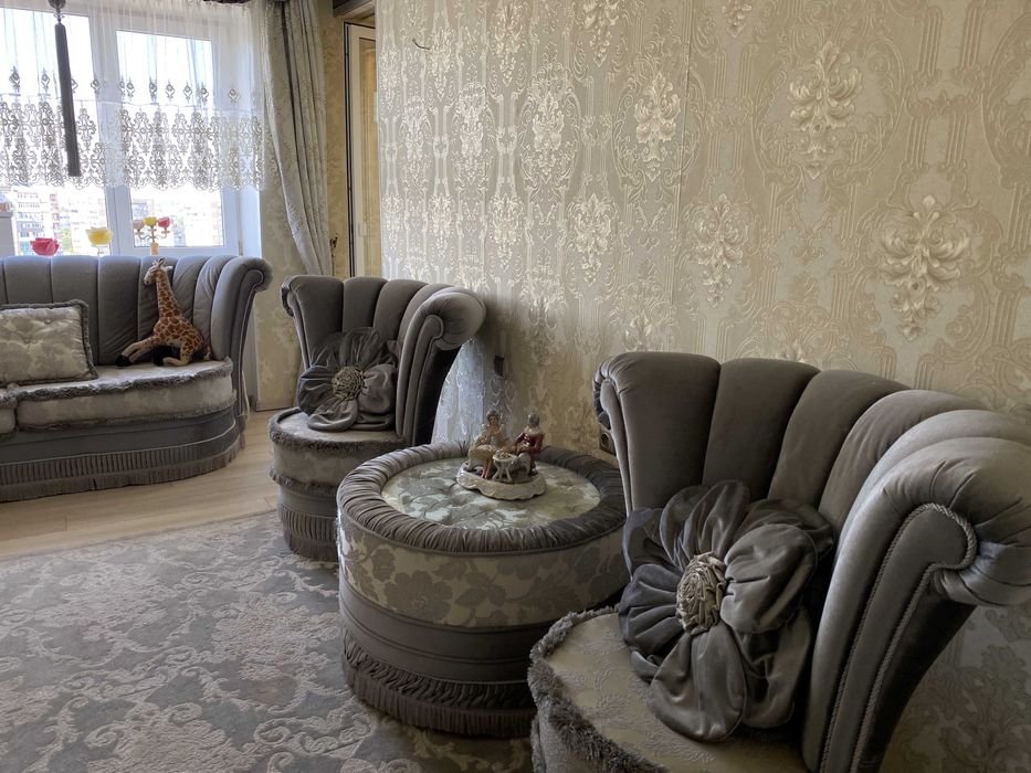 СРОЧНО 2 уровня 4 комн квартира с ремонтом Центр города.