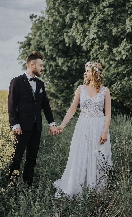 Delikatna, zwiewna Suknia ślubna