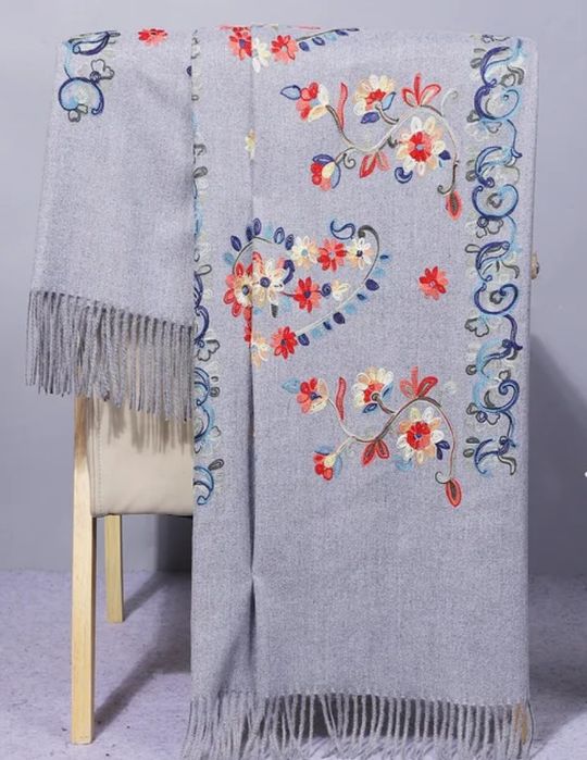 Szalik zimowy haftowany gruby