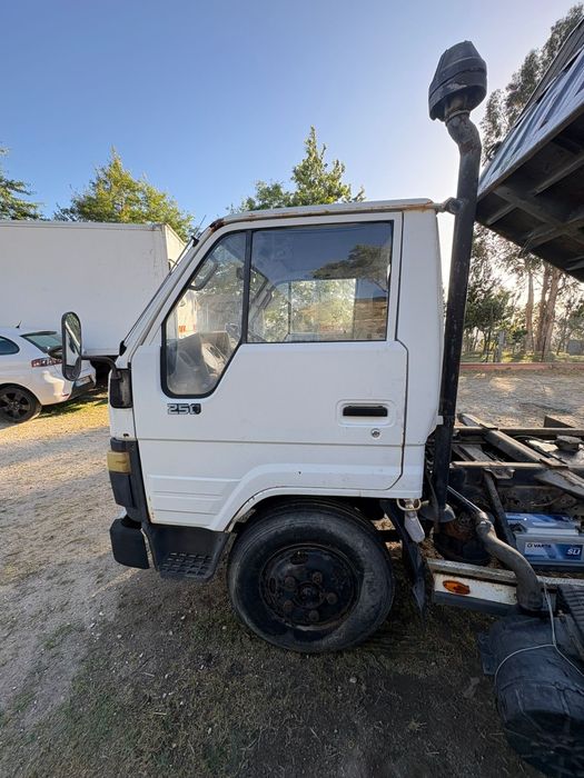 Cabine Toyota dina 250 para venda