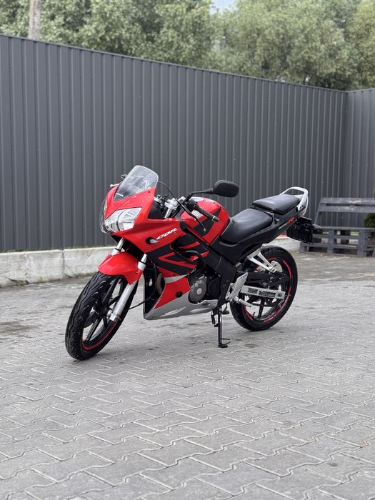 Продаю мотоцикл Honda CBR125 R