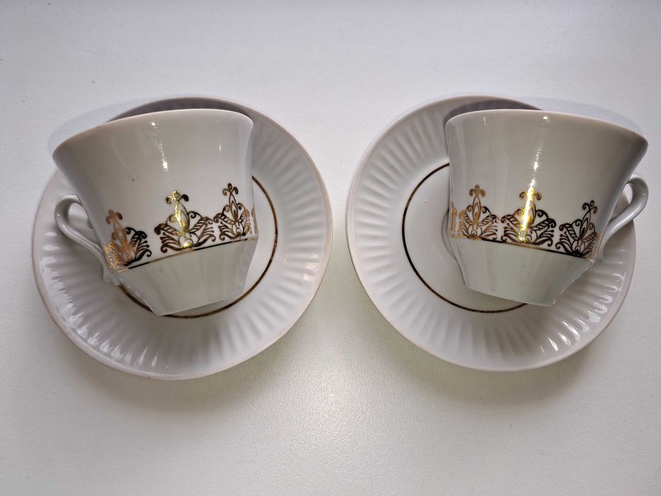 Радянські чашки з блюдцем золотим візерунком, вироблено в 1970-х роках