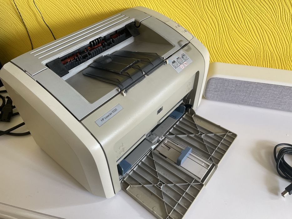 HP LaserJet 1020 лазерний принтер робочий