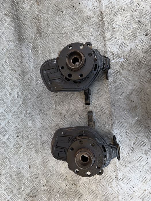 Цапфа кулак перед Опель комбо с opel combo c год 2003