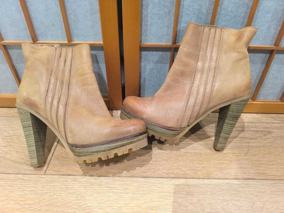 Botas Pele Nº37 Stradivarius