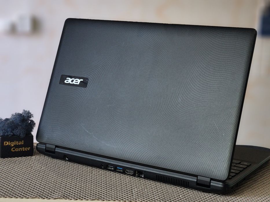 Ноутбук Acer ES1 15.6 / Intel Celeron N3150/ Ssd 120GB l/ 8GB /1.5 год