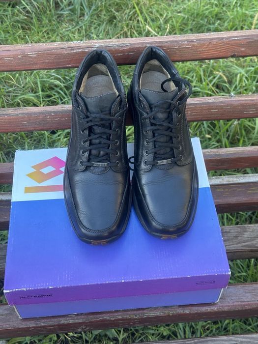 Продам ботинки clarks в хорошем состоянии 44 размер, 295 по стельке.