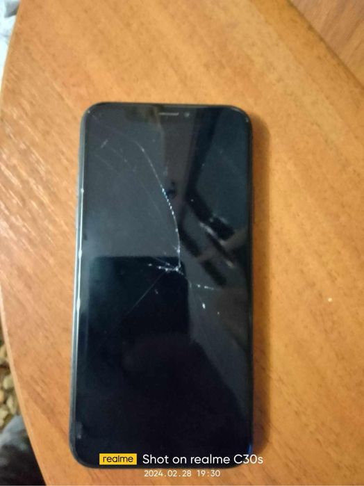 Iphone xs не працює фейс та побитий екран на роботу не впливає