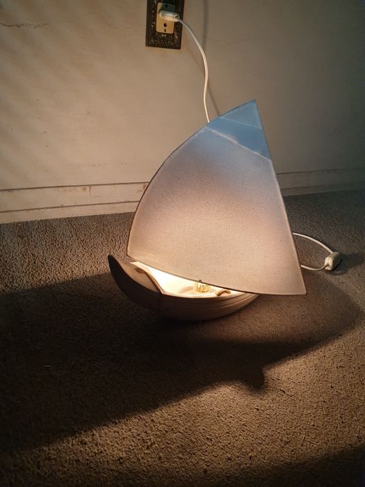 Candeeiro em formato de barco