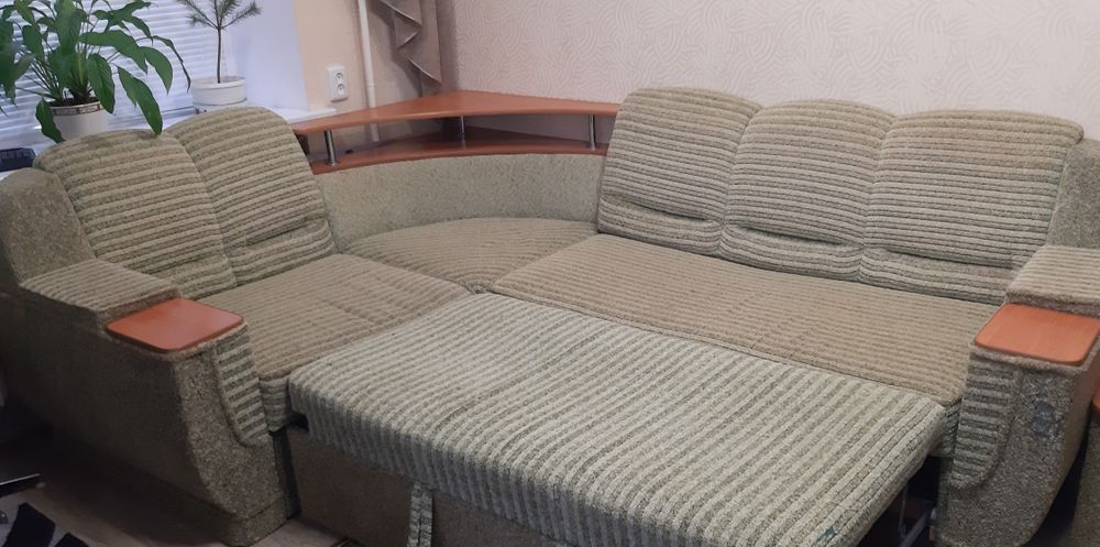 Диван кутовий б/в