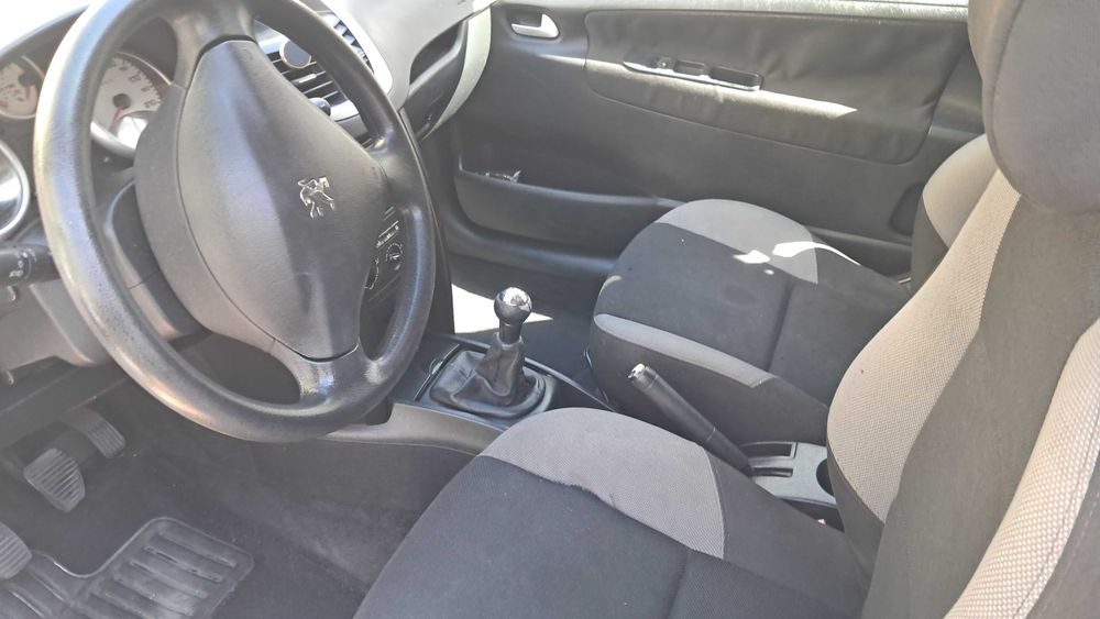 Vendo peugeot 207 van. 2 lugares (negociável)