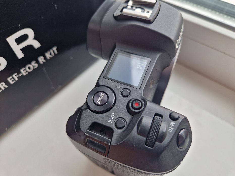 Canon EOS R повний кадр