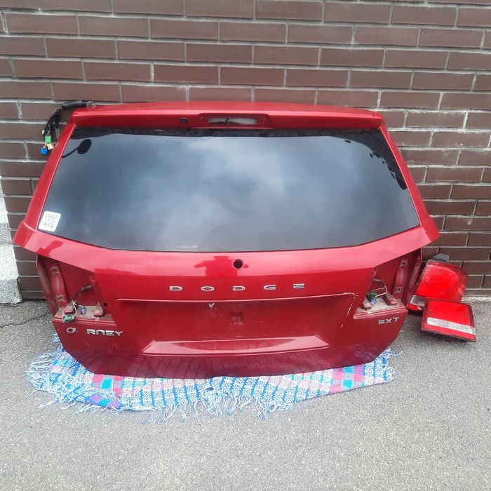 Продам ляду Додж Джорні з проводкою, замком та правою фарою.