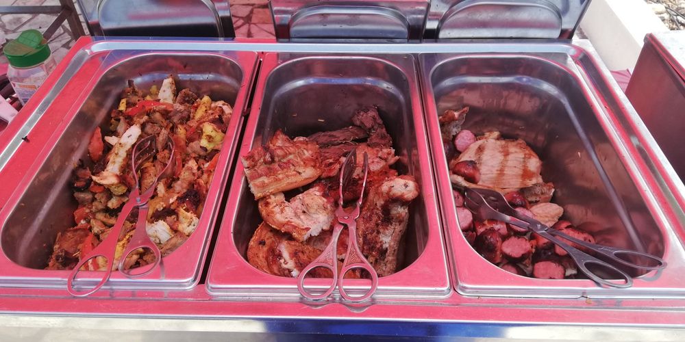 Porco no espeto e mega espetada mista