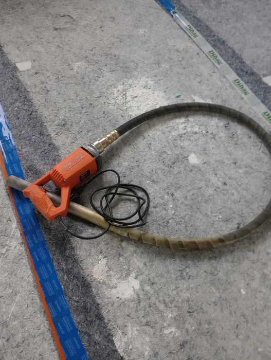 Wibrator do betonu 1400 W + buława 2 m – PRAKTYCZNIE NOWY