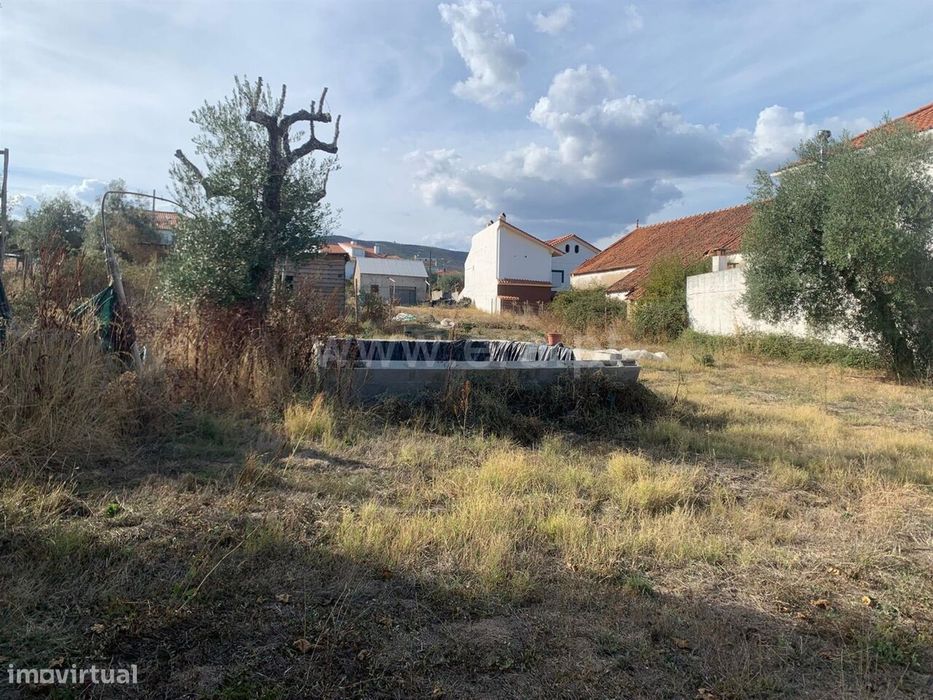 Terreno com ruina / Fundão, Freixial