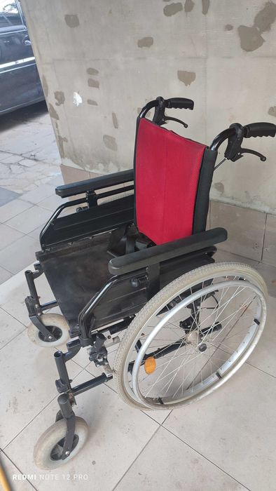 Коляска инвалидная без подножек с дополнительн. тормозом для помощника