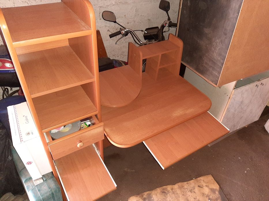 Стол для школьников , геймеров - тинэйджеров