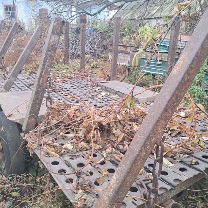 Причіп лісовоз низька платформа