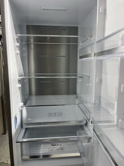 Холодильник Samsung