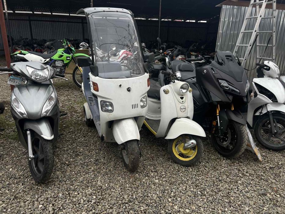 Пластик клюв на Yamaha jog sa 36 (sa 16 vino 2t basic jog Suzuki lets)