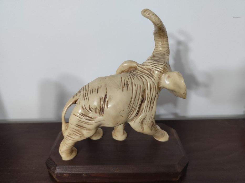 Elefante em Marfinite.