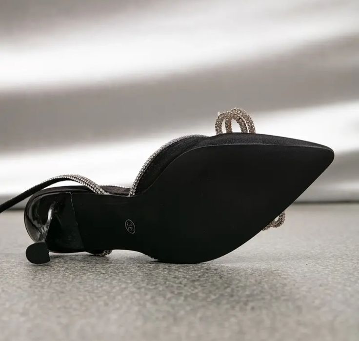 Жіночі туфлі з бантом