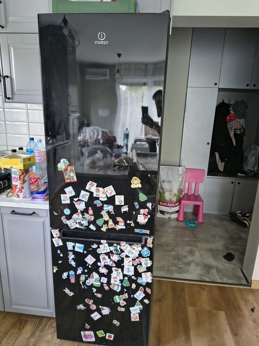 Lodówka Indesit czarna