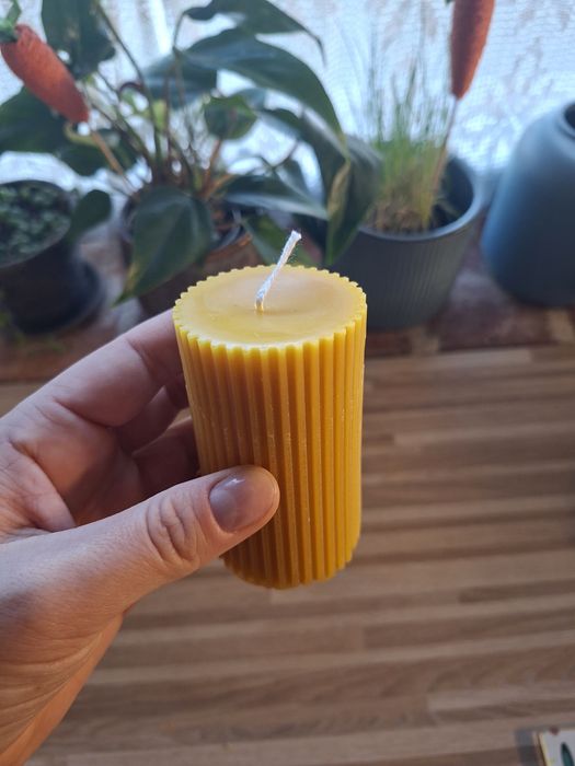 Dwie świece naturalny wosk pszczeli