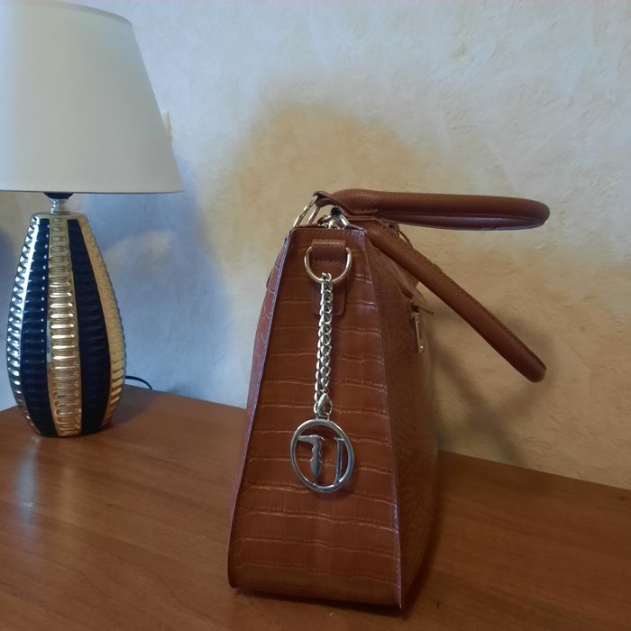 Велика жіноча сумка