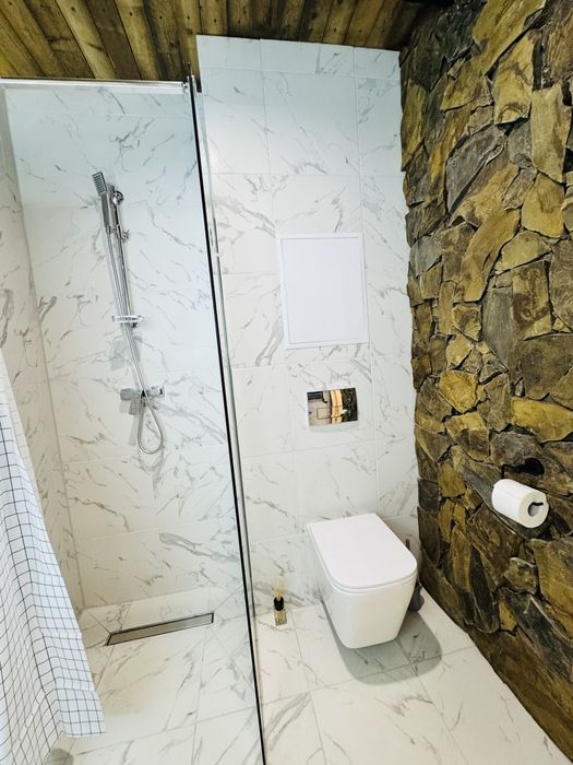 подобово ЦЕНТР , кватира з власном двориком